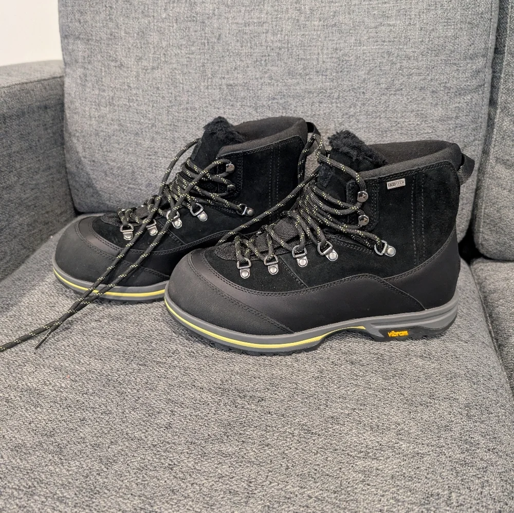 UGG Brecken Lace